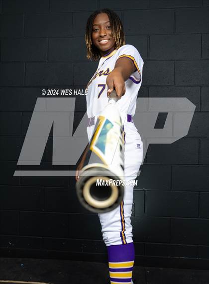 Thumbnail 3 in DeSoto Central (Senior photoshoot) photogallery.