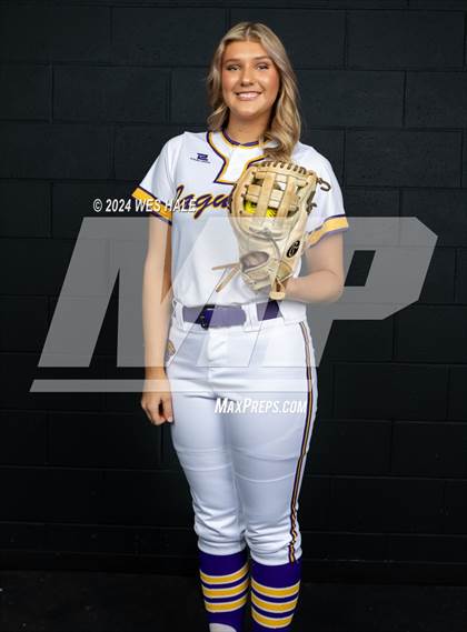 Thumbnail 3 in DeSoto Central (Senior photoshoot) photogallery.