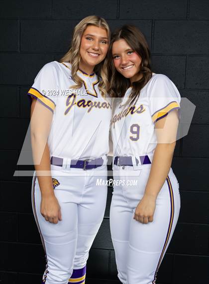 Thumbnail 3 in DeSoto Central (Senior photoshoot) photogallery.