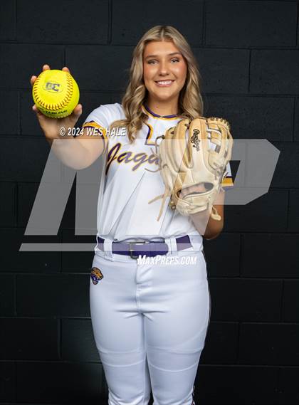 Thumbnail 2 in DeSoto Central (Senior photoshoot) photogallery.
