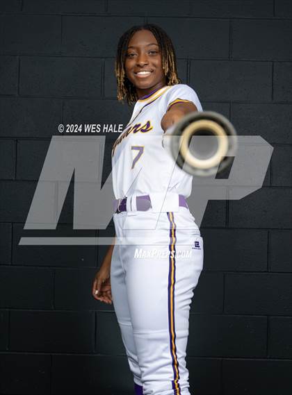 Thumbnail 1 in DeSoto Central (Senior photoshoot) photogallery.