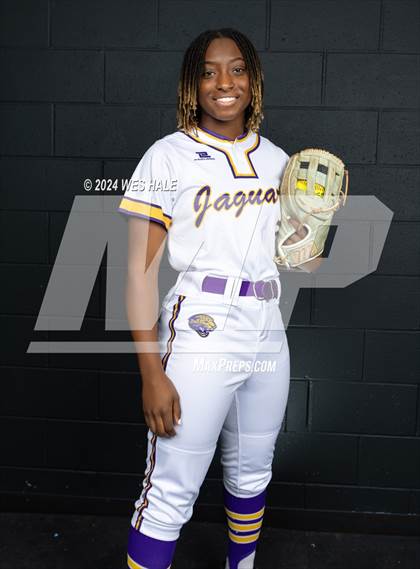 Thumbnail 2 in DeSoto Central (Senior photoshoot) photogallery.