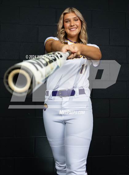Thumbnail 3 in DeSoto Central (Senior photoshoot) photogallery.