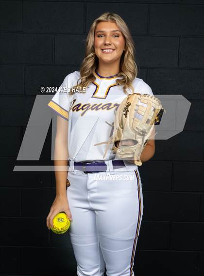 Thumbnail 3 in DeSoto Central (Senior photoshoot) photogallery.