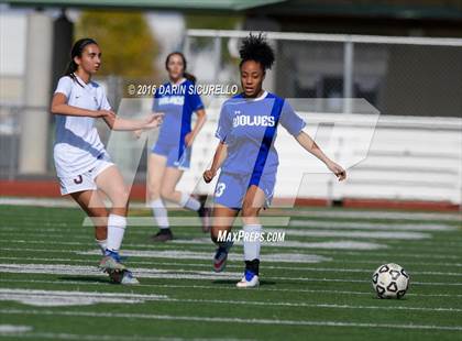 Thumbnail 2 in Chandler vs Desert Mountain (Coyote Classic Tournament) photogallery.