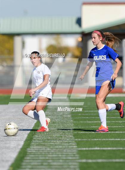 Thumbnail 3 in Chandler vs Desert Mountain (Coyote Classic Tournament) photogallery.