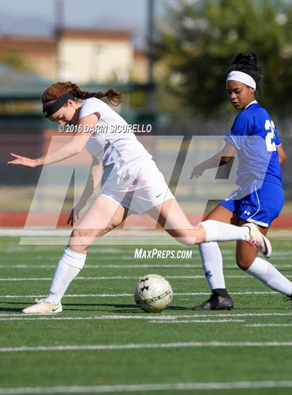 Thumbnail 2 in Chandler vs Desert Mountain (Coyote Classic Tournament) photogallery.