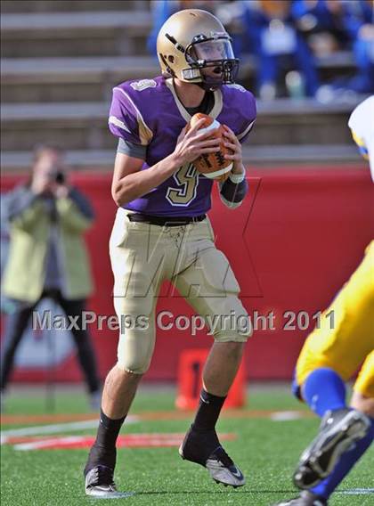 Thumbnail 3 in Lawrence vs. Sayville (Long Island Class 3 Final) photogallery.