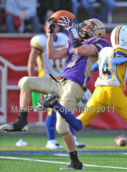 Thumbnail 3 in Lawrence vs. Sayville (Long Island Class 3 Final) photogallery.