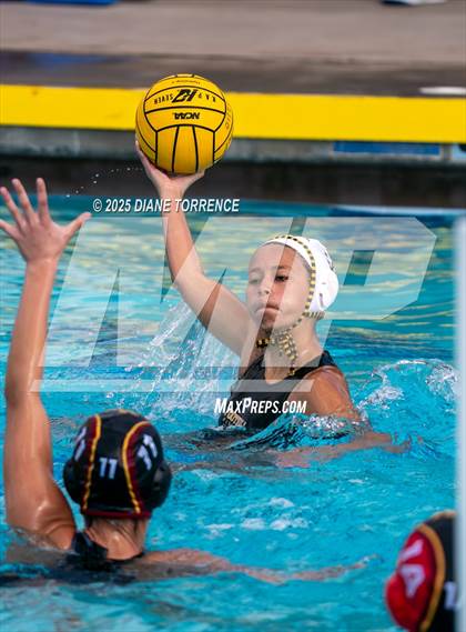 Thumbnail 2 in Woodrow Wilson vs Foothill (Bill Barnett Holiday Cup) photogallery.