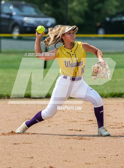 Thumbnail 3 in Pleasant Valley vs Waukee (Rick Doran Classic) photogallery.