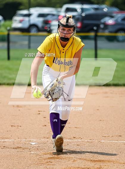 Thumbnail 2 in Pleasant Valley vs Waukee (Rick Doran Classic) photogallery.