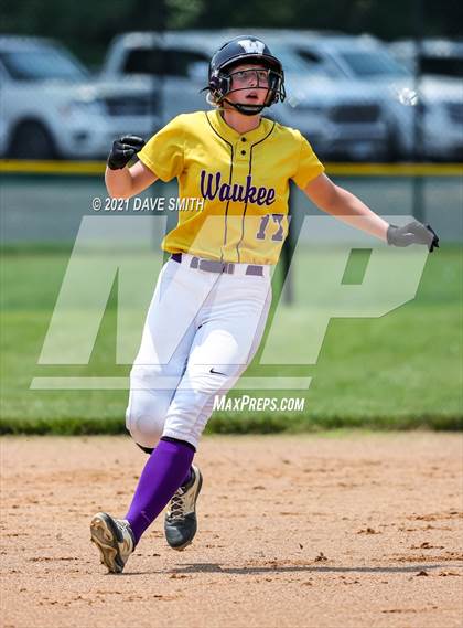 Thumbnail 3 in Pleasant Valley vs Waukee (Rick Doran Classic) photogallery.
