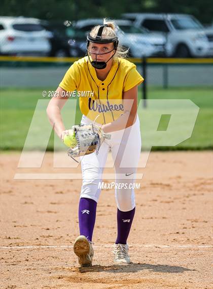 Thumbnail 3 in Pleasant Valley vs Waukee (Rick Doran Classic) photogallery.