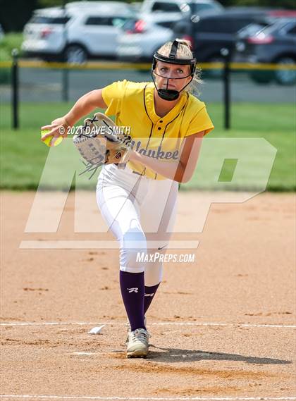 Thumbnail 3 in Pleasant Valley vs Waukee (Rick Doran Classic) photogallery.
