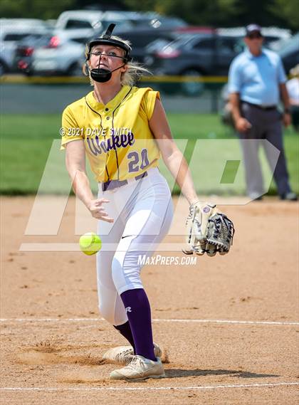 Thumbnail 3 in Pleasant Valley vs Waukee (Rick Doran Classic) photogallery.