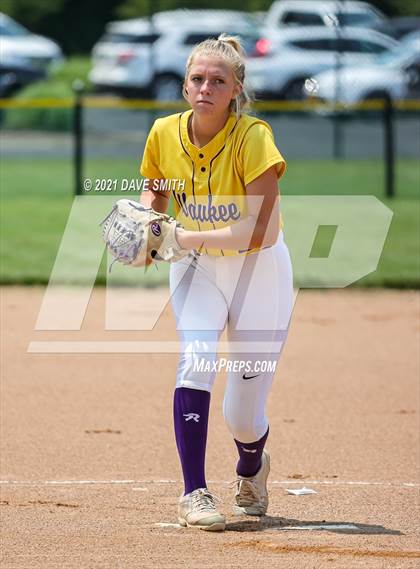 Thumbnail 1 in Pleasant Valley vs Waukee (Rick Doran Classic) photogallery.