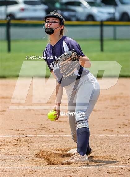 Thumbnail 3 in Pleasant Valley vs Waukee (Rick Doran Classic) photogallery.