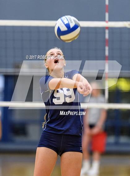 Thumbnail 1 in Amador @ Vista del Lago photogallery.