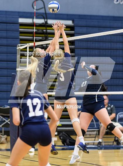 Thumbnail 1 in Amador @ Vista del Lago photogallery.