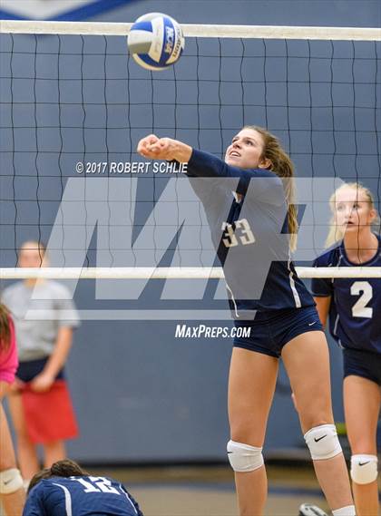 Thumbnail 1 in Amador @ Vista del Lago photogallery.