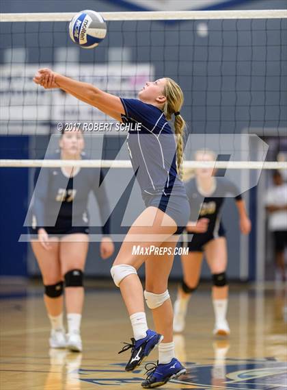 Thumbnail 1 in Amador @ Vista del Lago photogallery.