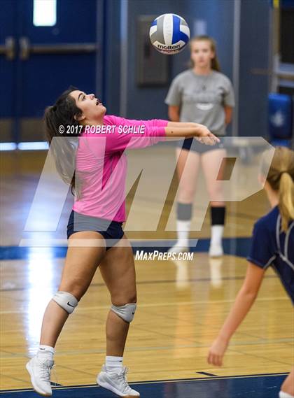 Thumbnail 1 in Amador @ Vista del Lago photogallery.