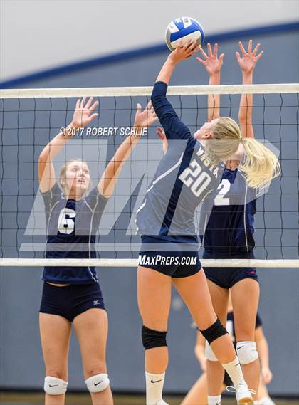 Thumbnail 1 in Amador @ Vista del Lago photogallery.