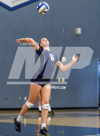 Thumbnail 1 in Amador @ Vista del Lago photogallery.