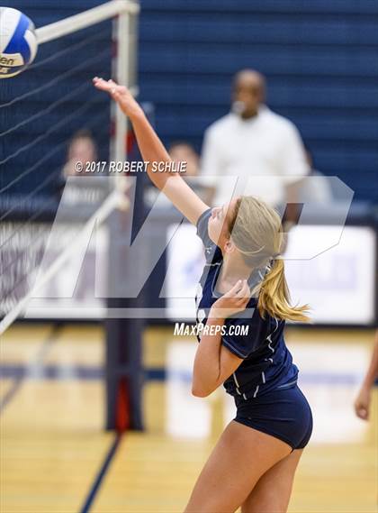 Thumbnail 1 in Amador @ Vista del Lago photogallery.