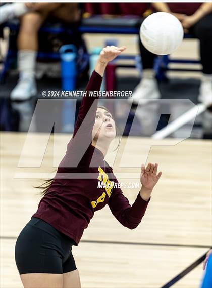 Thumbnail 1 in JV: Tulare Union vs Mission Oak photogallery.
