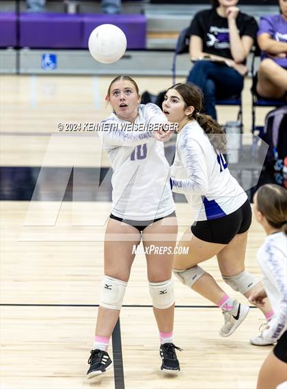 Thumbnail 2 in JV: Tulare Union vs Mission Oak photogallery.