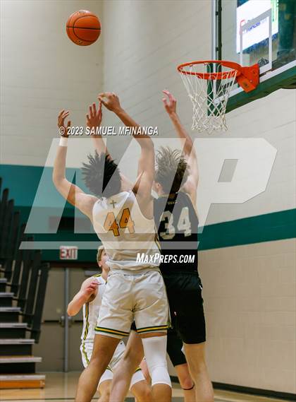 Thumbnail 2 in Skutt Catholic @ Pius X photogallery.