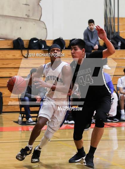 Thumbnail 3 in Reedley vs. Madera photogallery.