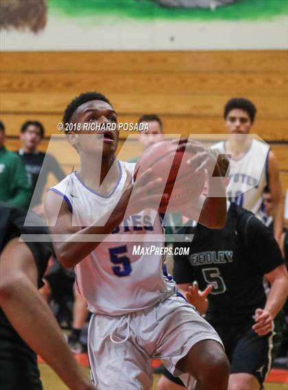 Thumbnail 2 in Reedley vs. Madera photogallery.