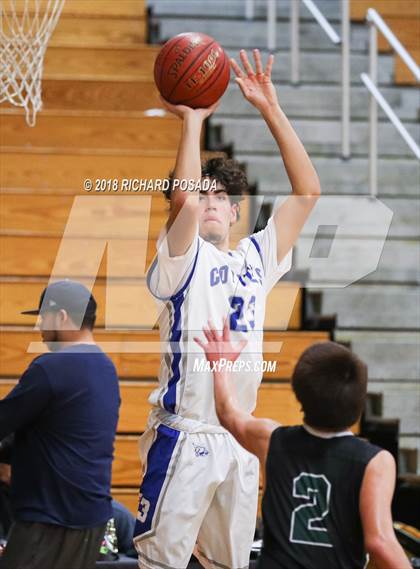 Thumbnail 2 in Reedley vs. Madera photogallery.