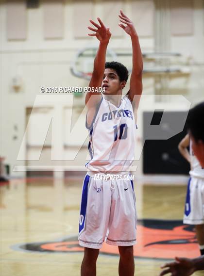 Thumbnail 3 in Reedley vs. Madera photogallery.