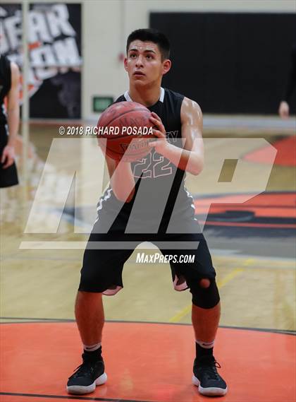 Thumbnail 3 in Reedley vs. Madera photogallery.