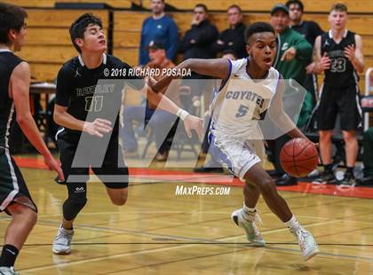 Thumbnail 2 in Reedley vs. Madera photogallery.