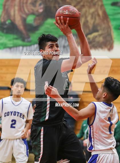 Thumbnail 1 in Reedley vs. Madera photogallery.