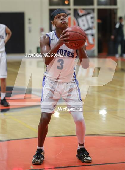 Thumbnail 2 in Reedley vs. Madera photogallery.