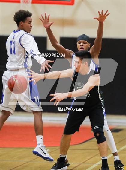 Thumbnail 2 in Reedley vs. Madera photogallery.