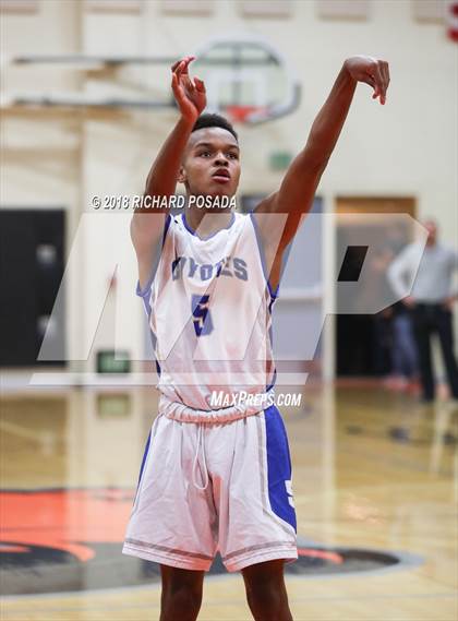 Thumbnail 2 in Reedley vs. Madera photogallery.