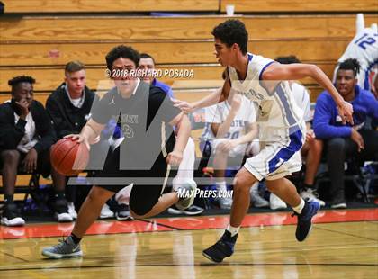 Thumbnail 2 in Reedley vs. Madera photogallery.