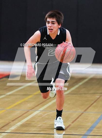 Thumbnail 3 in Reedley vs. Madera photogallery.
