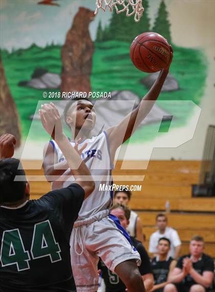 Thumbnail 2 in Reedley vs. Madera photogallery.