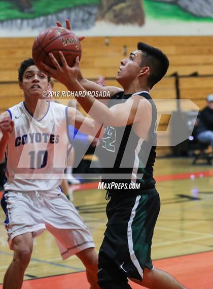 Thumbnail 2 in Reedley vs. Madera photogallery.