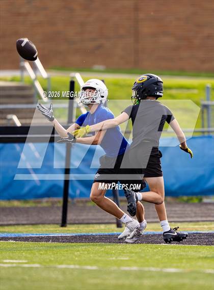Thumbnail 2 in FR: Centerville vs. Springboro (7v7) photogallery.