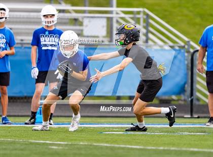 Thumbnail 2 in FR: Centerville vs. Springboro (7v7) photogallery.