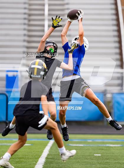 Thumbnail 2 in FR: Centerville vs. Springboro (7v7) photogallery.